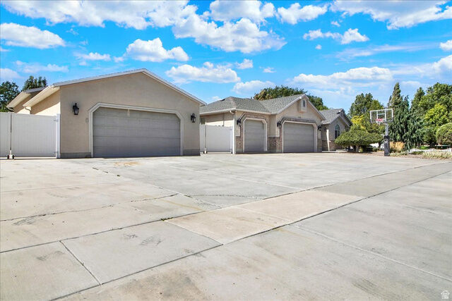 Property Photo: 12548 S Harvest Spring Ln UT 84096