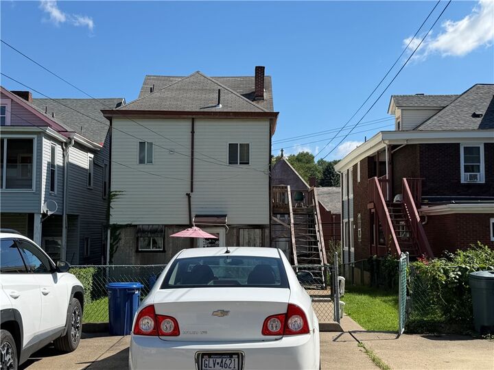 Property Photo:  1029 Chartiers Ave  PA 15220 