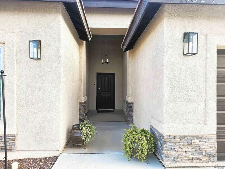 Property Photo: 10223 E 36 Pl AZ 85365
