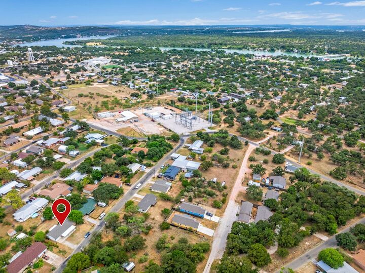 Property Photo: 1902 Twin Oaks Street TX 78639