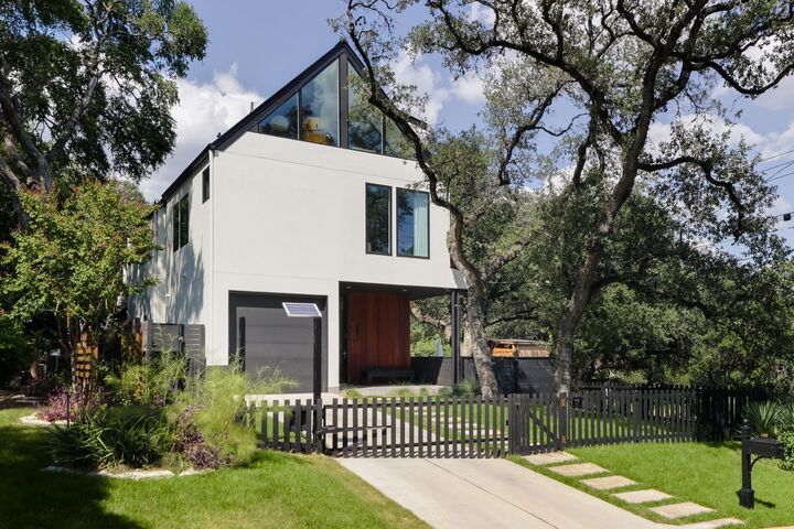 Property Photo:  800 W James Street  TX 78704 