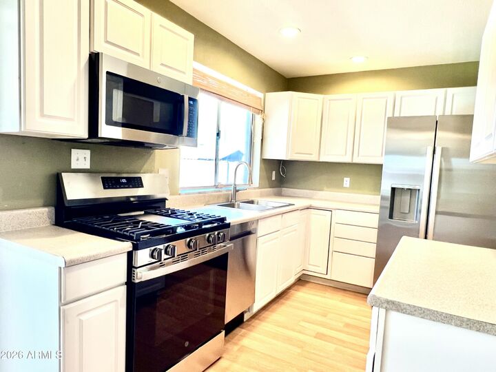Property Photo:  1735 W Wagoner Road  AZ 85023 