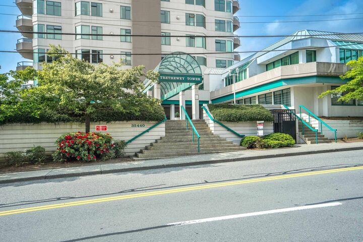 Property Photo:  32440 Simon Avenue 1001  BC V2T 5R3 