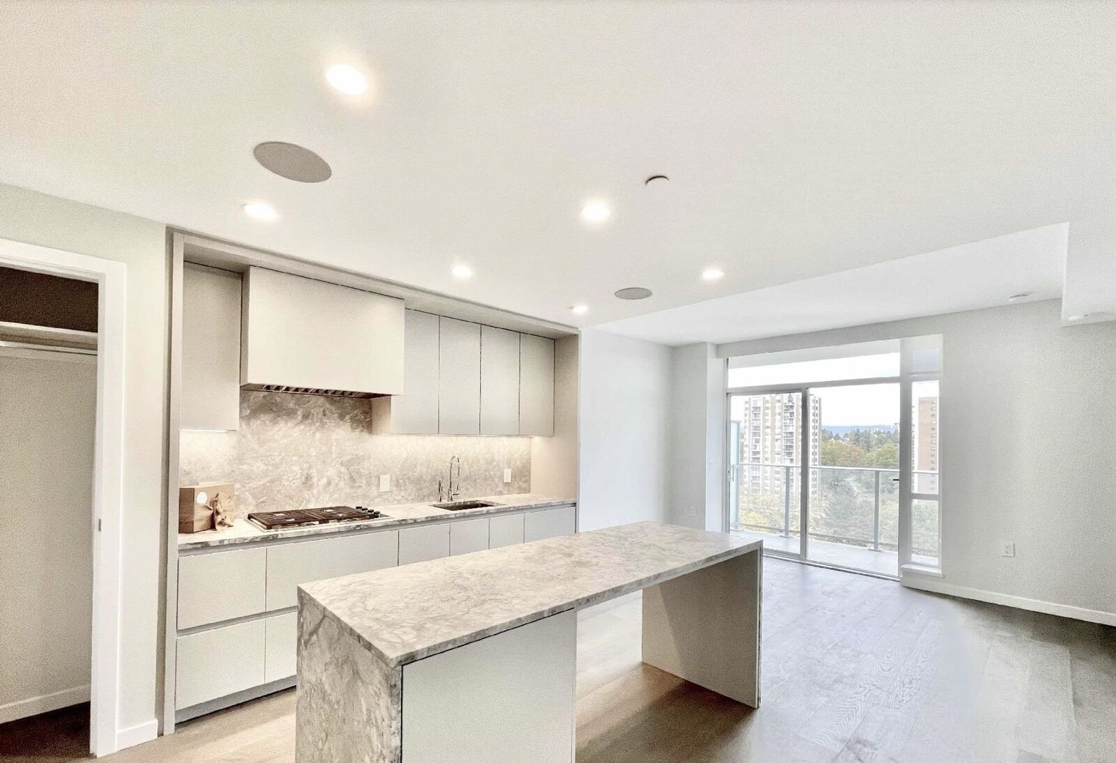 Property Photo:  7433 Cambie Street 1402  BC V6P 0J8 