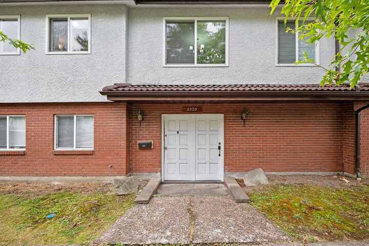 Property Photo:  