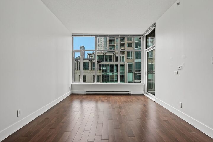 Property Photo:  888 Homer Street 702  BC V6B 0H7 