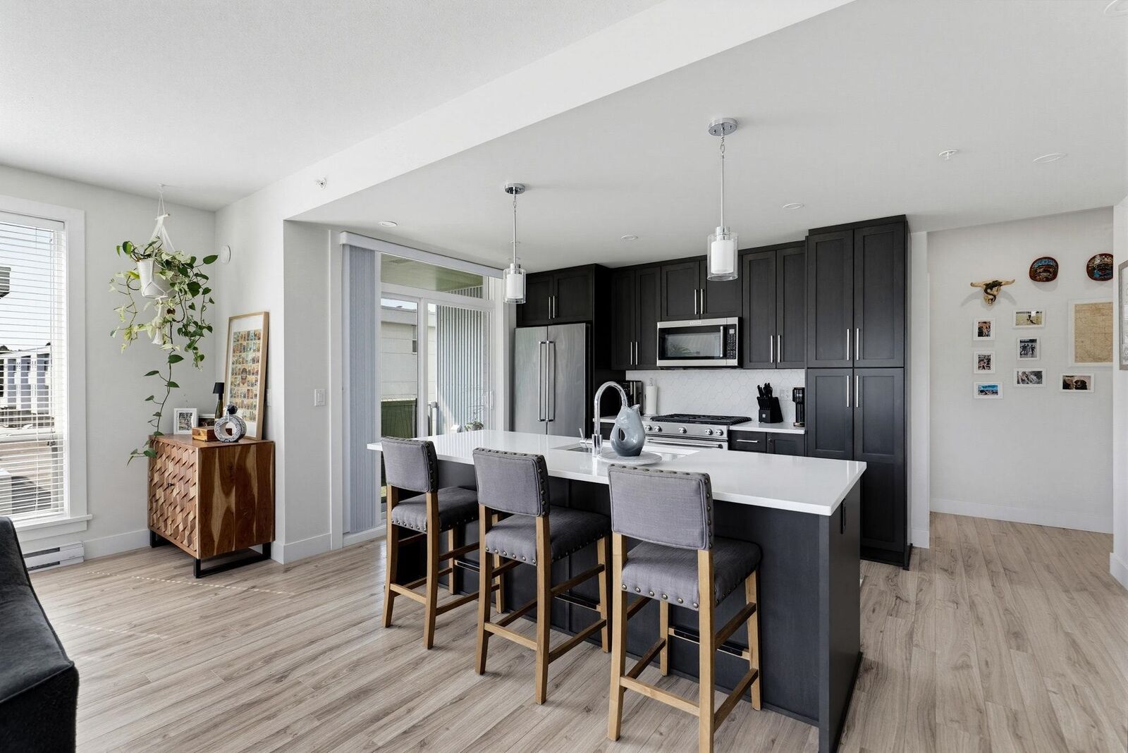 Property Photo:  2565 Ware Street 205  BC V2S 0J5 
