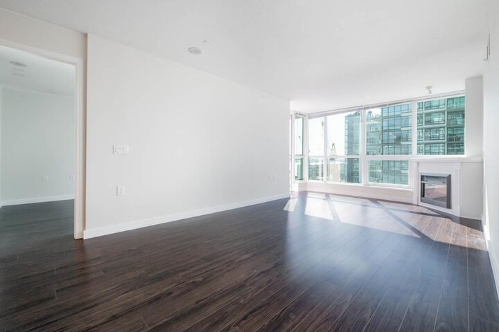 Property Photo:  188 E Esplanade 704  BC V7L 4Y1 