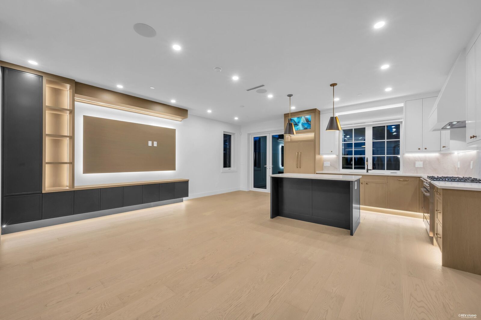 Property Photo:  5150 Spencer Street 2  BC V5R 4A3 