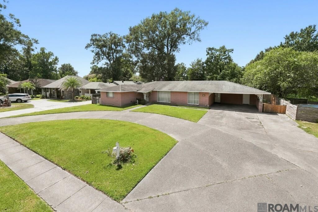 Property Photo:  780 Sherwood Forest Blvd  LA 70815 
