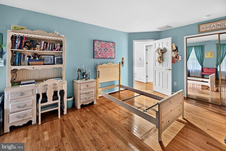 Property Photo:  8 Oak Ridge Lane  NJ 08080 
