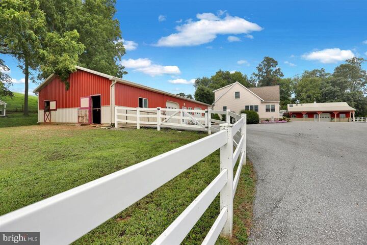 Property Photo:  942 Valley Road  PA 17566 