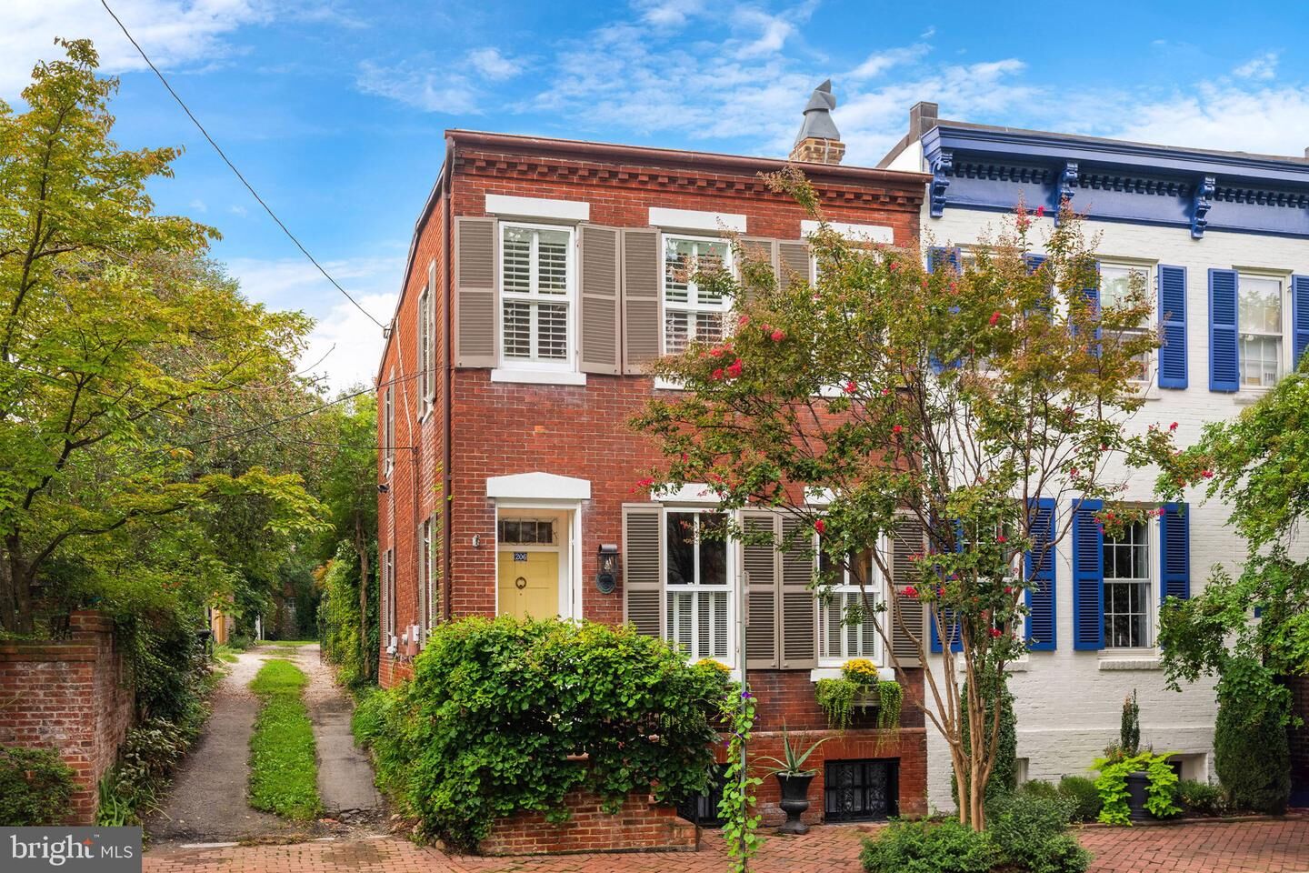 Property Photo:  206 Wolfe Street  VA 22314 
