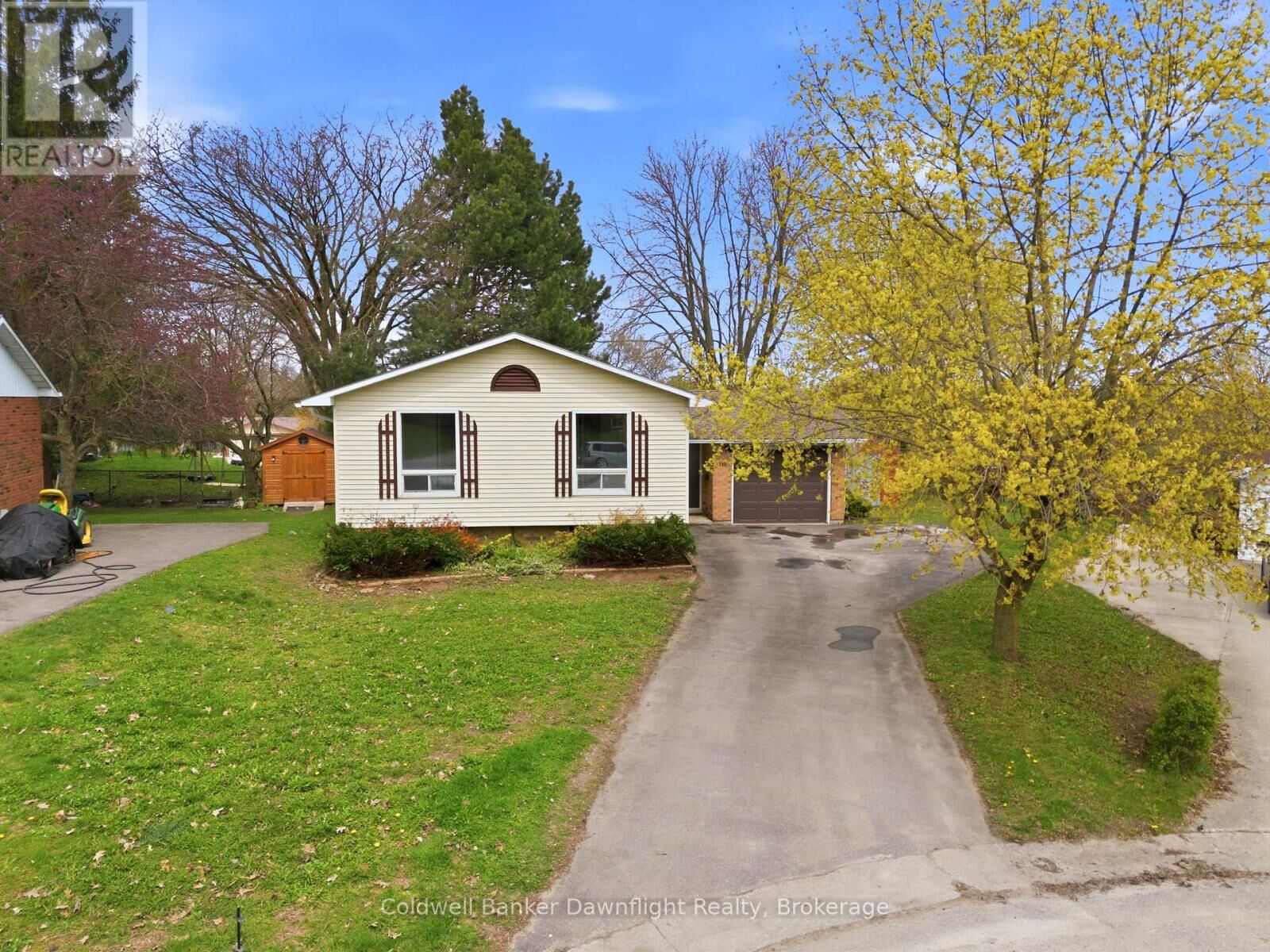 Property Photo:  516 Maitland Court  ON N0G 2W0 