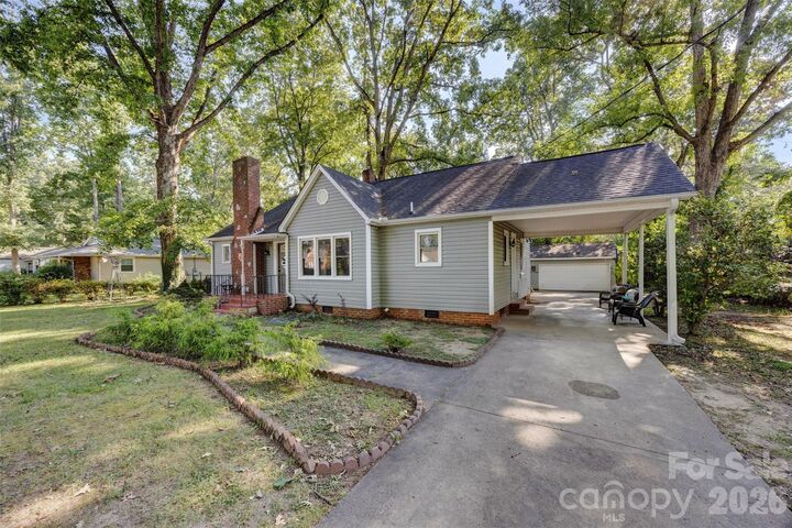 Property Photo: 511 Woodside Drive NC 28150