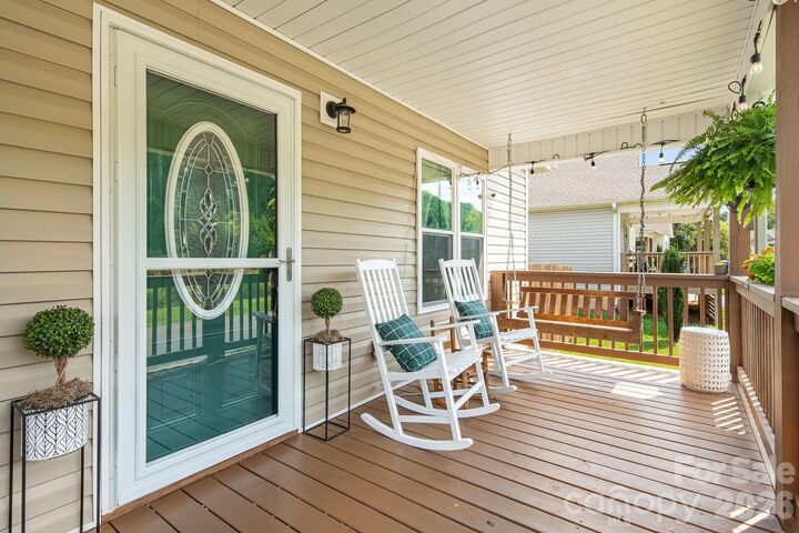 Property Photo:  40 Quinn Hill Lane  NC 28754 