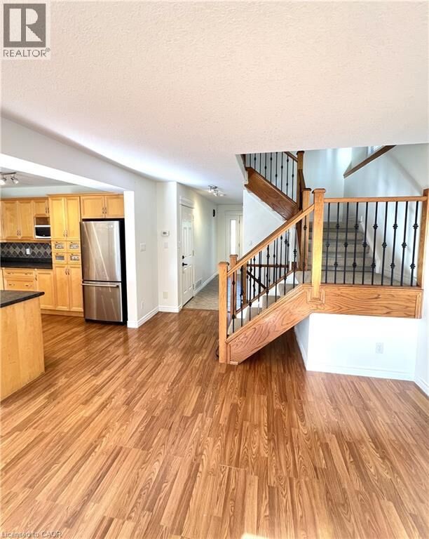 Property Photo:  98 Snow Goose Crescent  ON N3B 3M5 
