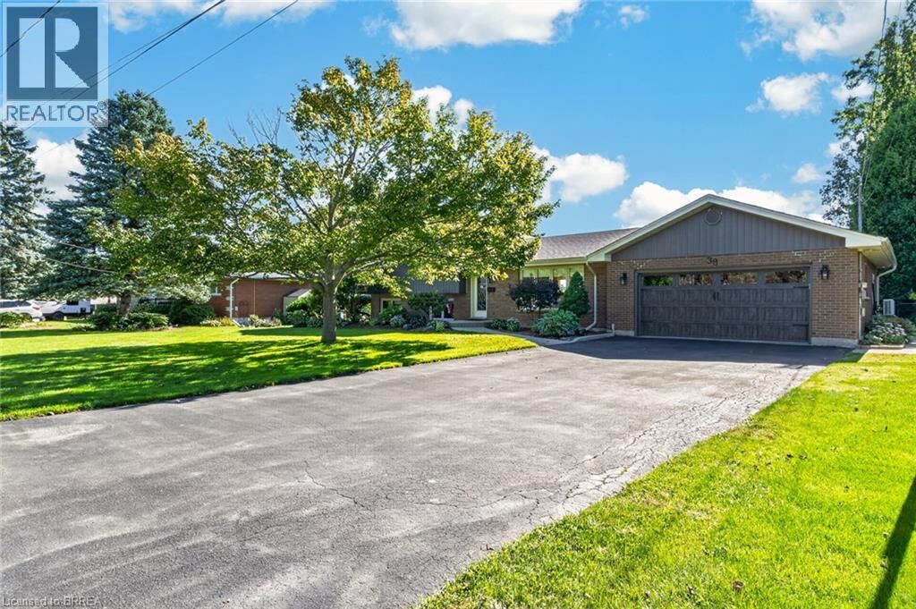 Property Photo:  38 Davern Road  ON N3T 1R5 