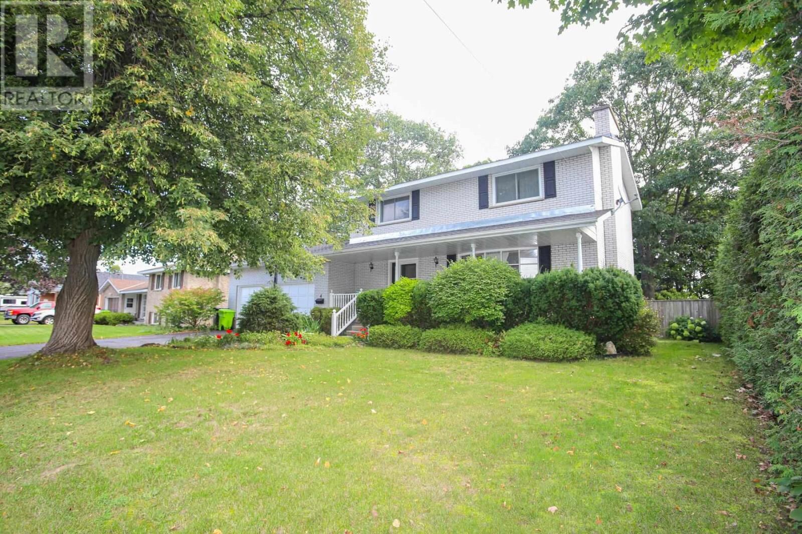 Property Photo:  4 Silver Birch Dr  ON P6A 5S1 