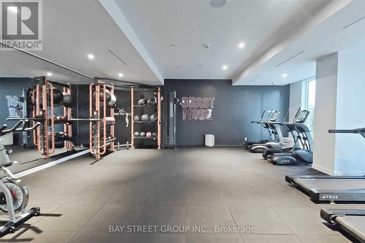 Property Photo:  33 Helendale Avenue 2108  ON M4R 0A4 