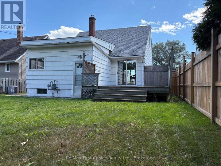 Property Photo:  271 West Christina Street West  ON P7E 4P5 