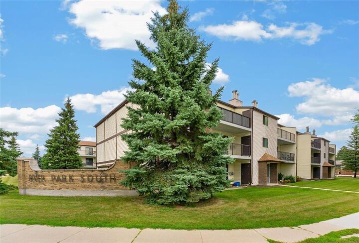 Property Photo:  1 Burland Avenue  MB R2N 2E4 
