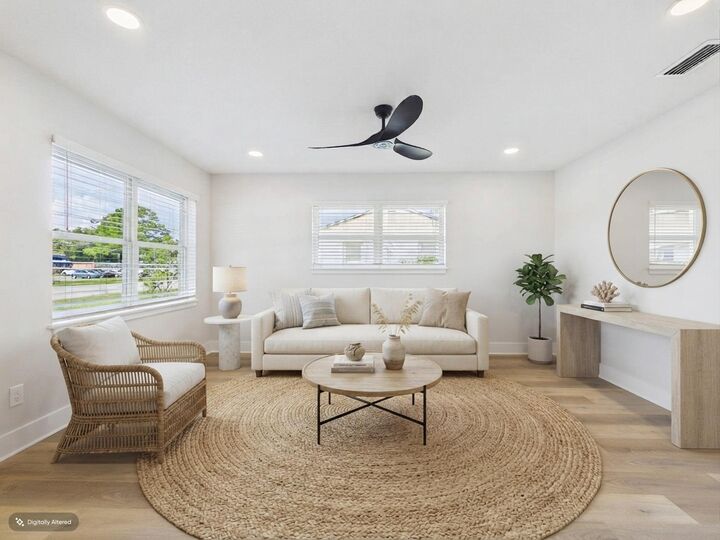 Property Photo: 343 NW Hollywood Boulevard FL 32548