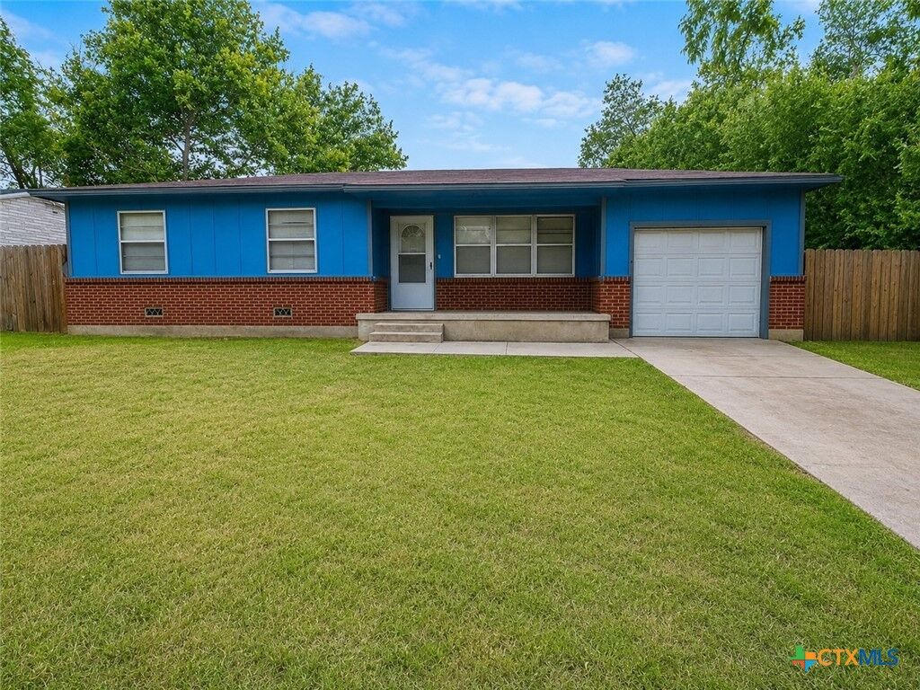 Property Photo:  1008 S 21st Street  TX 76522 