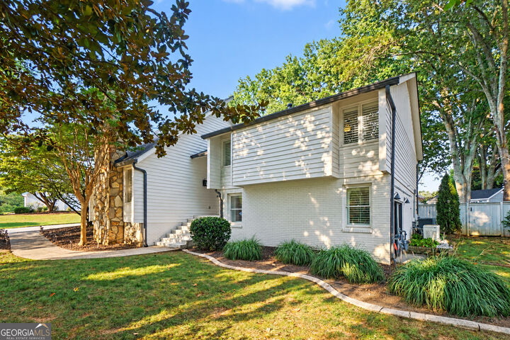 Property Photo:  290 Saddle Lake Drive  GA 30076 