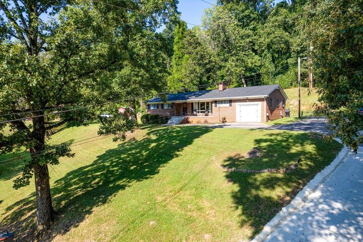 Property Photo:  1000 Laurel Avenue  TN 37380 