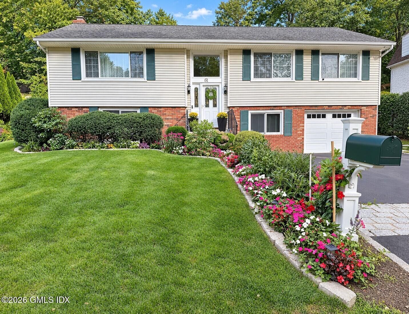 Property Photo:  61 Center Drive  CT 06870 