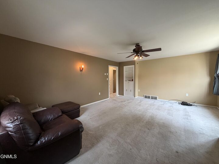 Property Photo: 218 3rd Avenue NW ND 58545