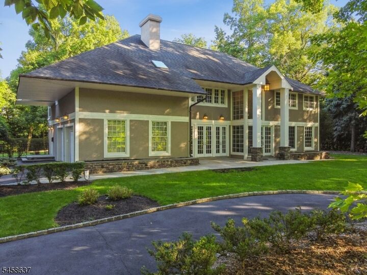 Property Photo:  16 Holmehill Lane  NJ 07068 