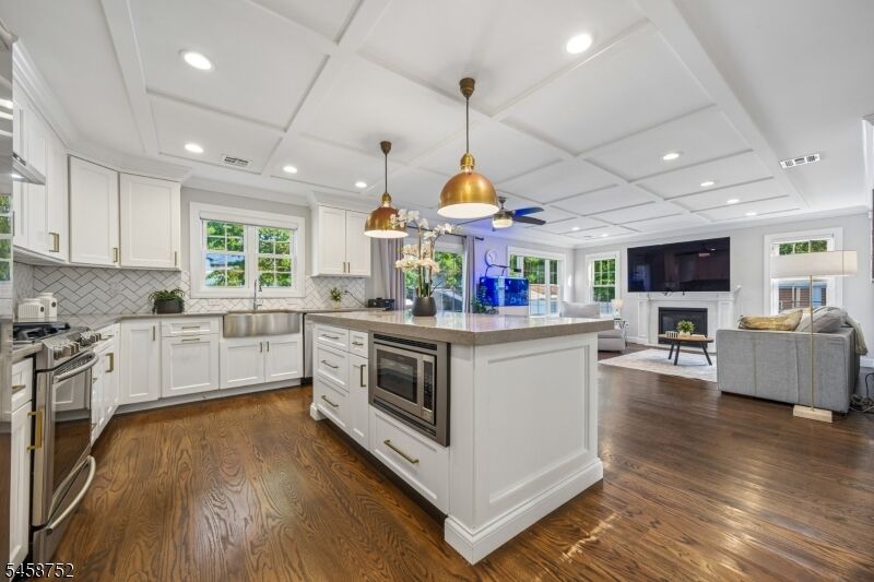 Property Photo:  9 Burnet Hill Rd  NJ 07039 