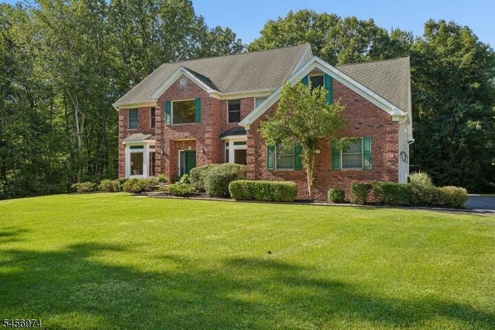 Property Photo:  15 Victoria Ln  NJ 07960 