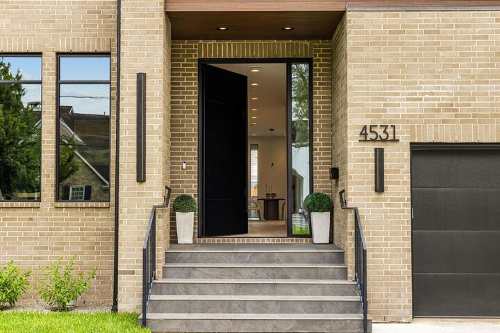 Property Photo: 4531 Elm Street TX 77401