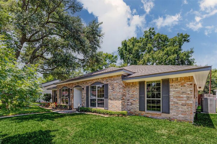 Property Photo: 6226 Paisley Street S TX 77096