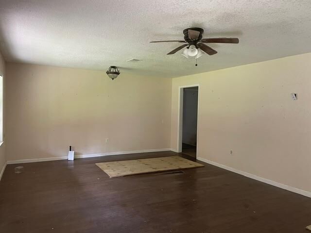 Property Photo:  5008 Meeks Drive  TX 77632 