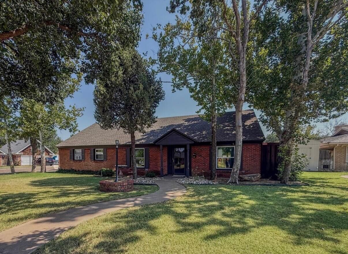 Property Photo: 5301 43rd Street TX 79414
