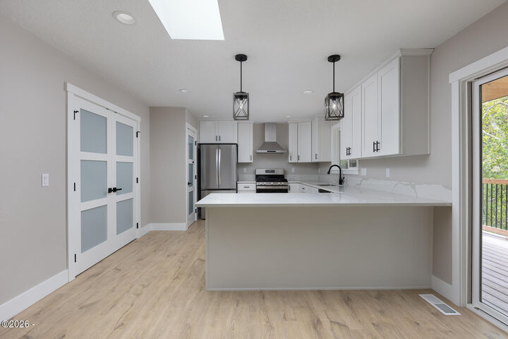 Property Photo: 5955 Balboa Avenue OR 97367