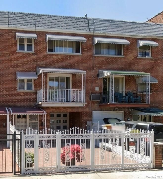 Property Photo:  1121 Saint Lawrence Avenue  NY 10472 