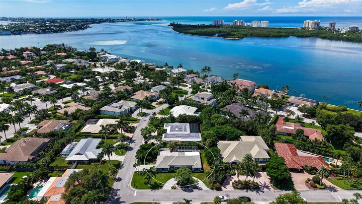 Property Photo: 516 Spoonbill Way FL 34236