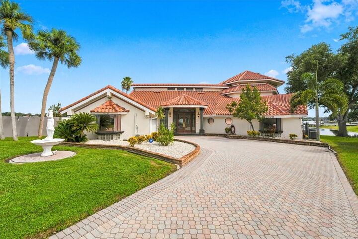 Property Photo:  11609 Carrollwood Drive  FL 33618 