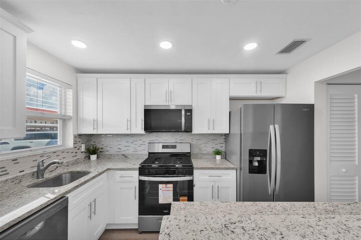 Property Photo: 3018 59th Street S 111 FL 33707