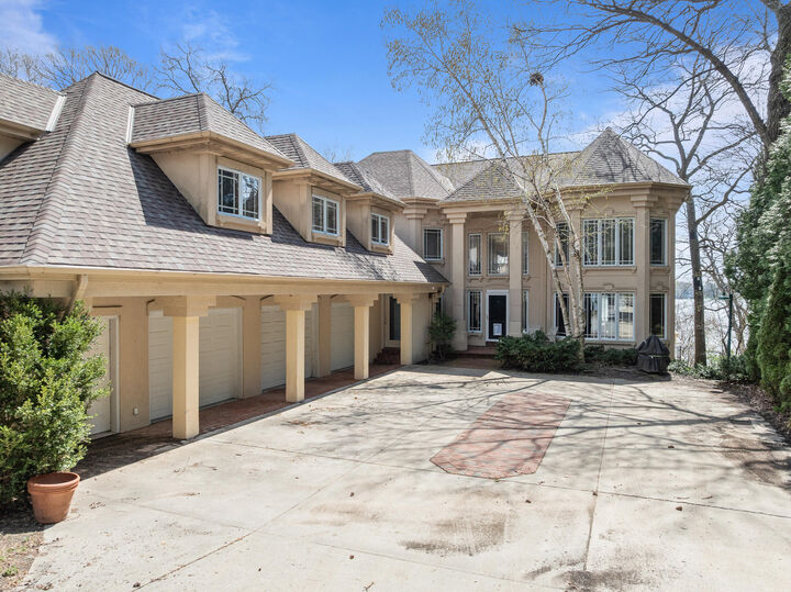 Property Photo:  2718 Willow Point Dr  WI 53115 