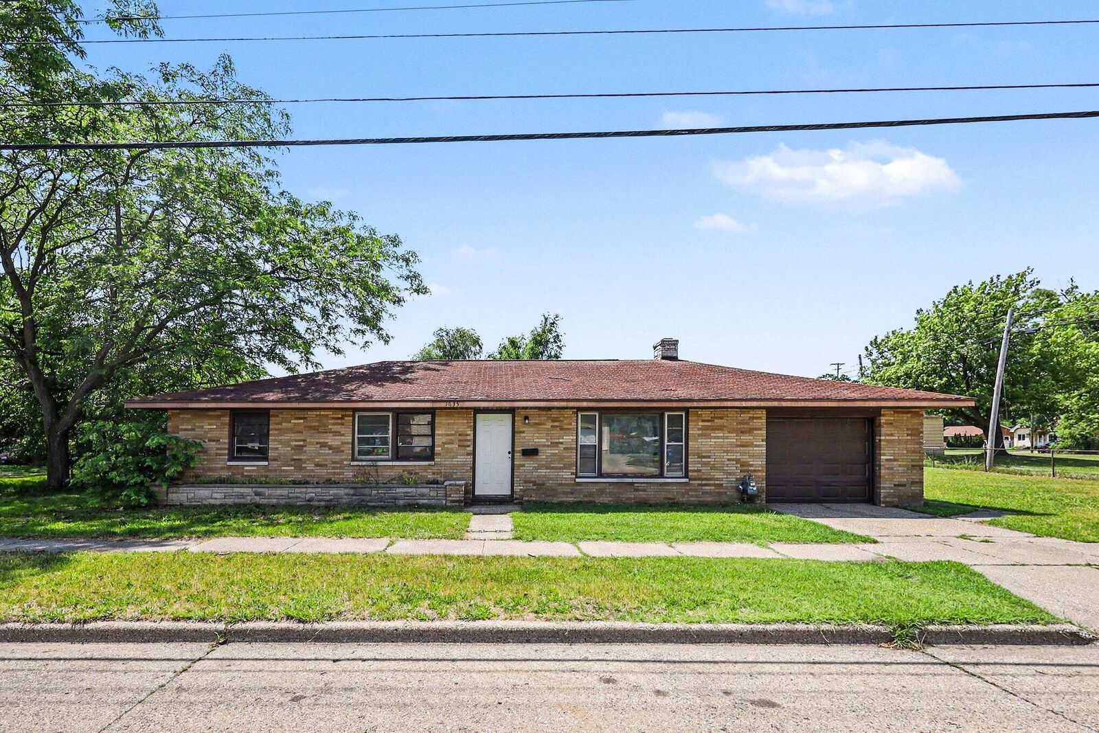 Property Photo:  1635 Roberts Street  MI 49442 