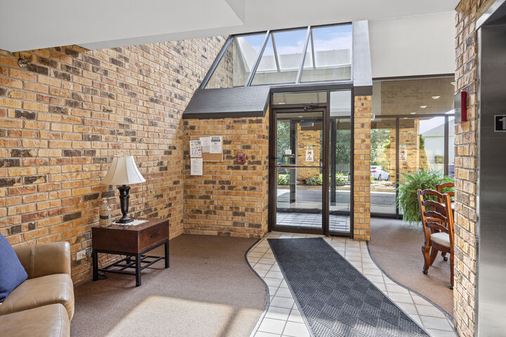Property Photo:  2880 Torrey Pine Lane 1H  IL 60532 