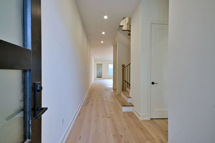 Property Photo:  256 Addison Avenue N  IL 60126 