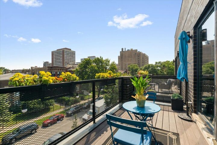 Property Photo:  4858 N Kenmore Avenue 3N  IL 60640 