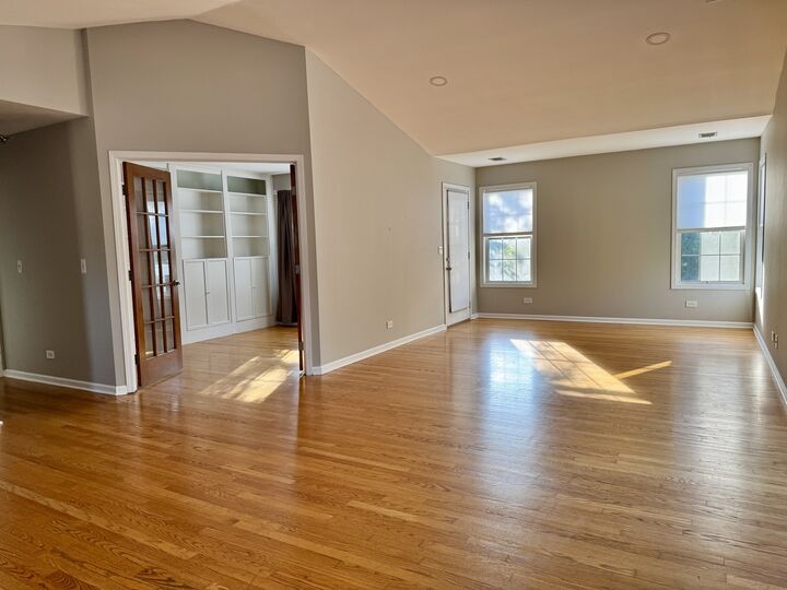 Property Photo:  200 Chesterfield Court D  IL 60193 